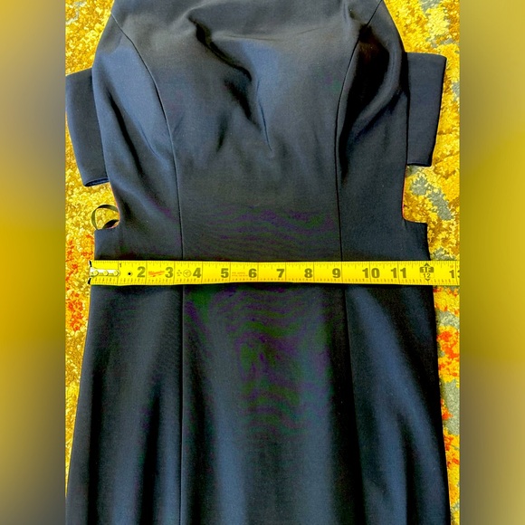 AQUA sleeveless gown. Like New condition. Size 2. Made in USA - Picture 10 of 12